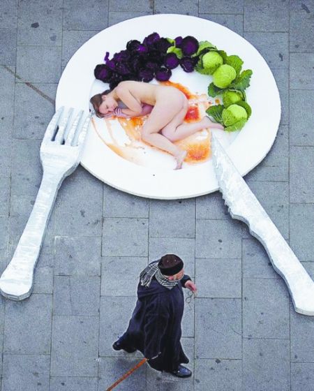 裸体盛宴 一场呼吁素食的食品艺术行动